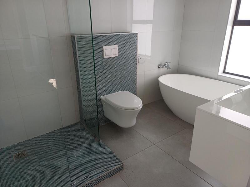 To Let 4 Bedroom Property for Rent in Somerset West Western Cape